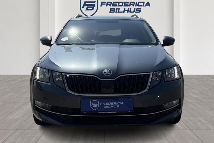 Grå Skoda Octavia fra 2020