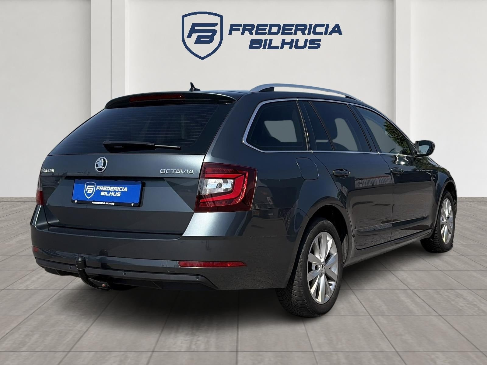Grå Skoda Octavia fra 2020