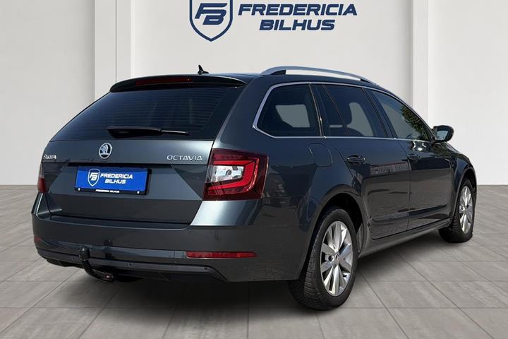 Grå Skoda Octavia fra 2020