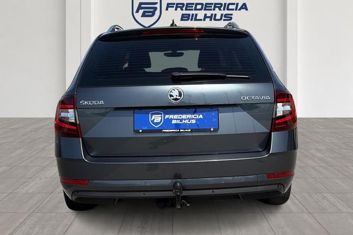 Grå Skoda Octavia fra 2020