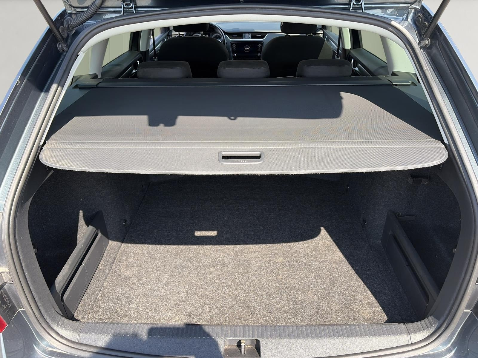 Grå Skoda Octavia fra 2020