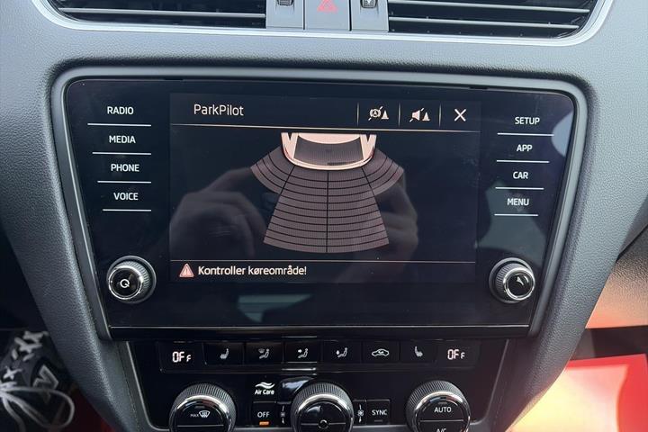 Grå Skoda Octavia fra 2020