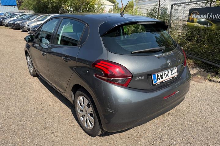 Grøn Peugeot 208 fra 2015