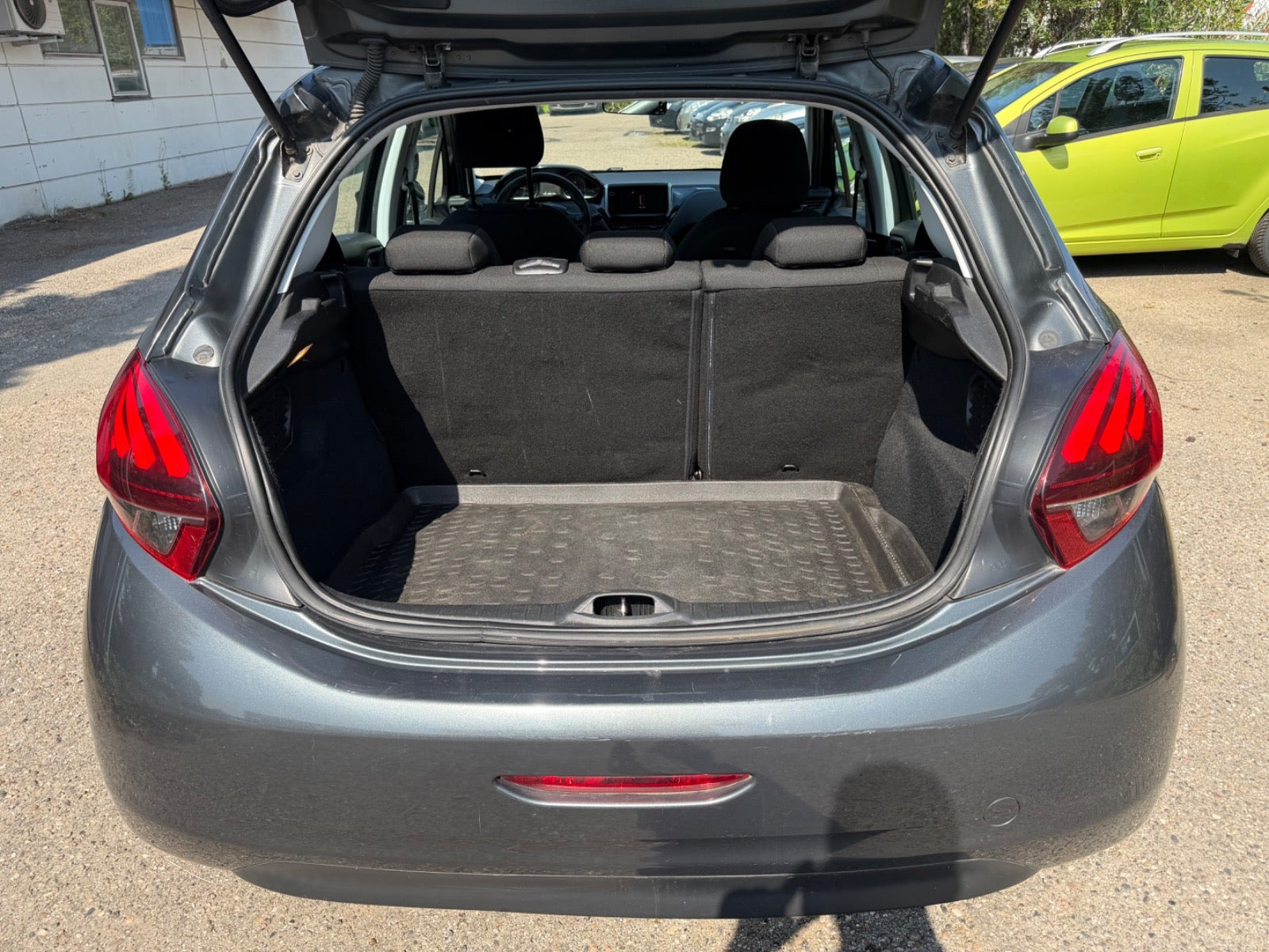 Grøn Peugeot 208 fra 2015