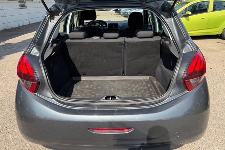 Grøn Peugeot 208 fra 2015