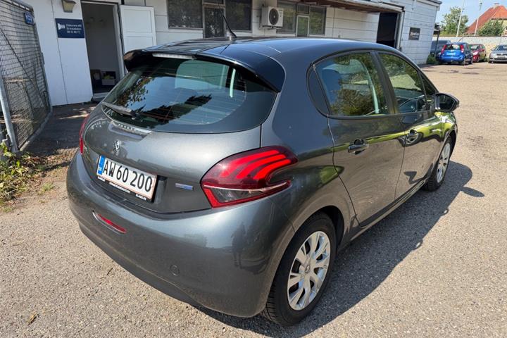 Grøn Peugeot 208 fra 2015