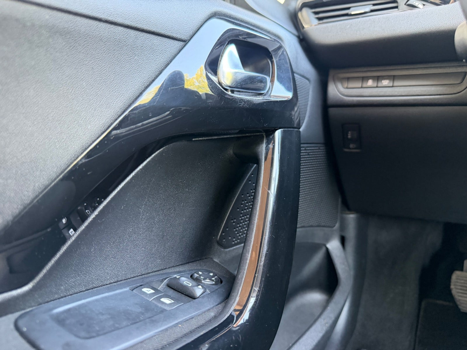 Grøn Peugeot 208 fra 2015
