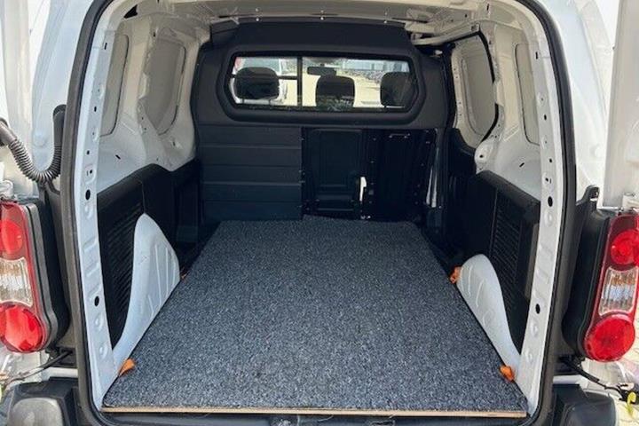 Hvid Citroën Berlingo fra 2017