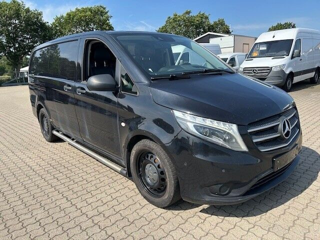 Sort Mercedes Vito 119 fra 2017