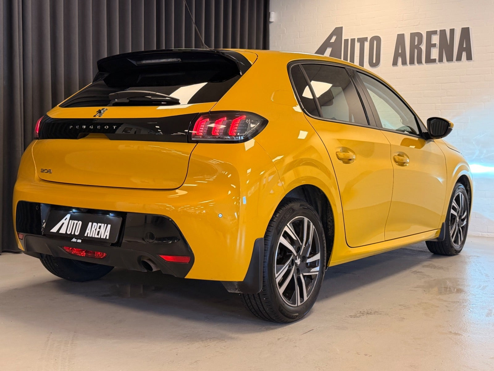 Gul Peugeot 208 fra 2020