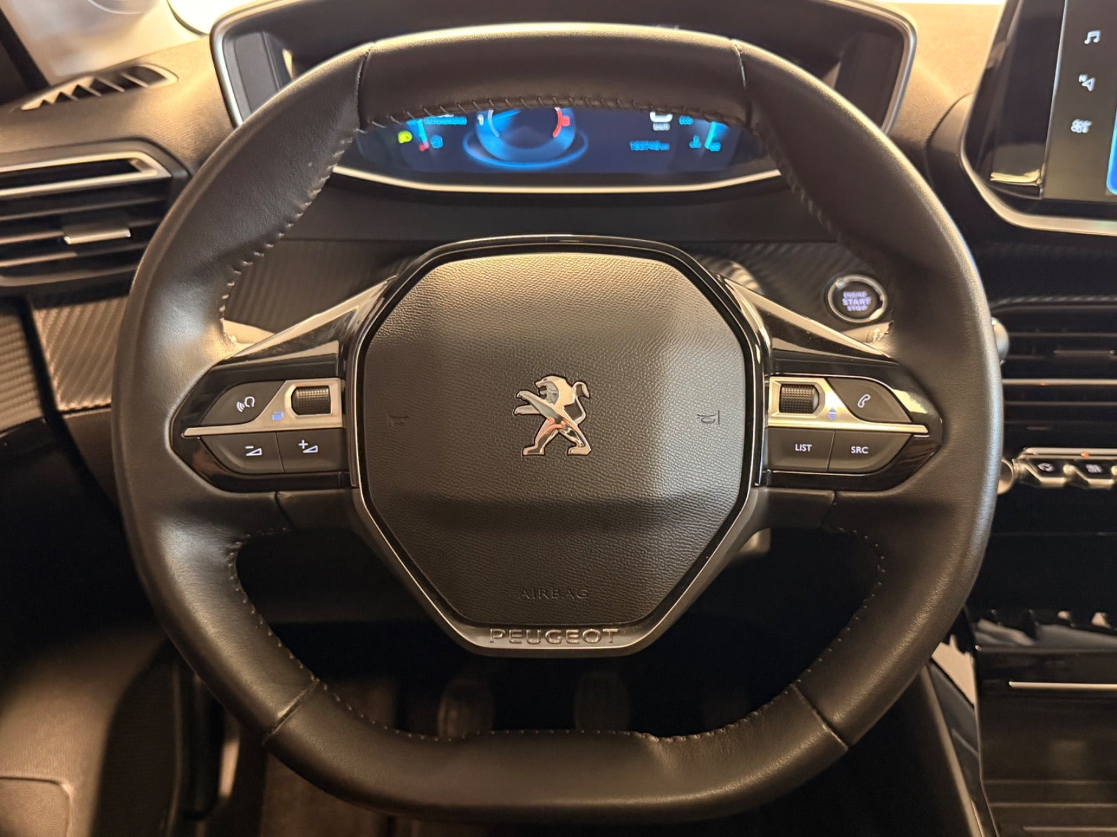Gul Peugeot 208 fra 2020