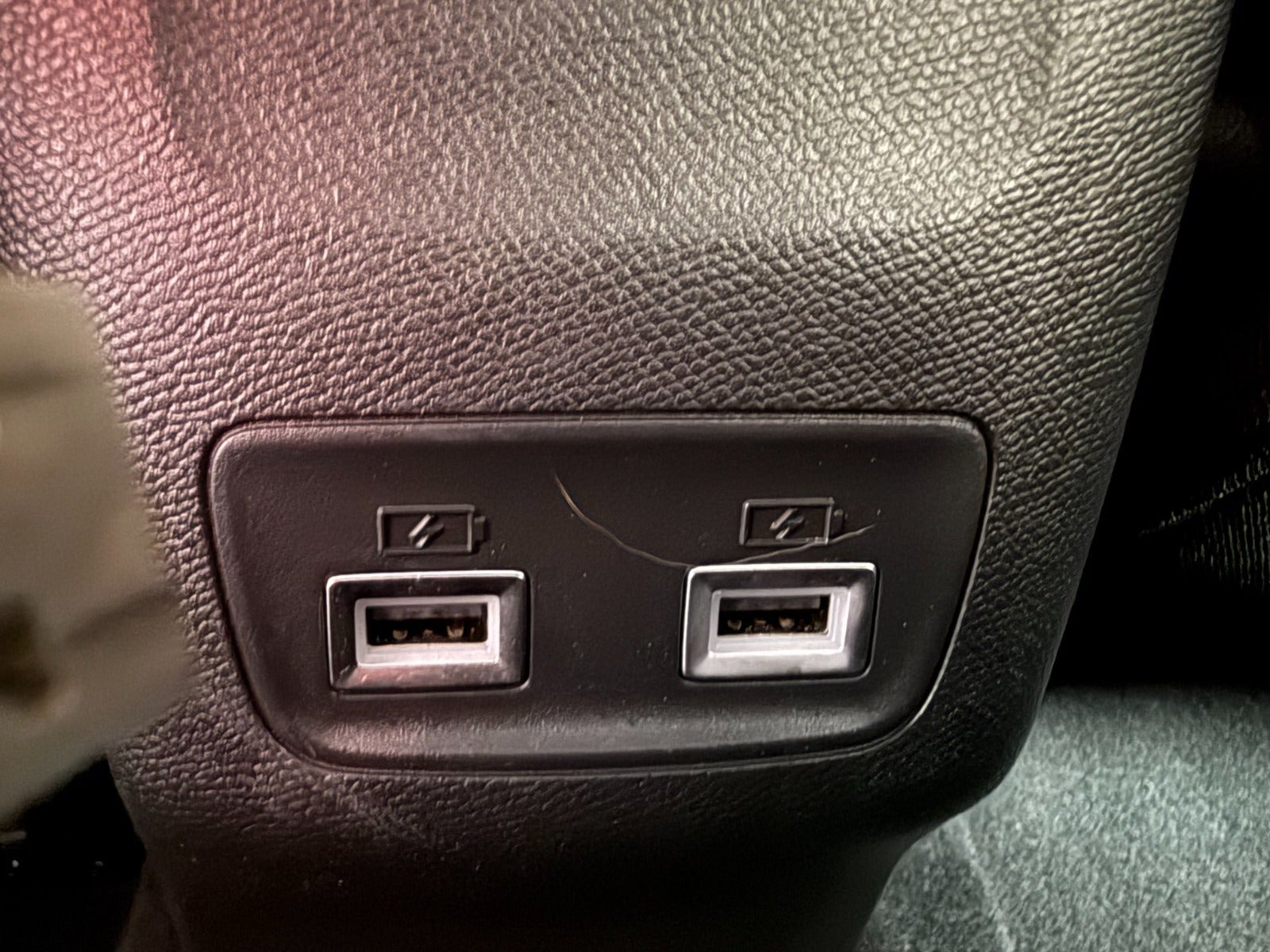 Blå Peugeot e-208 fra 2021