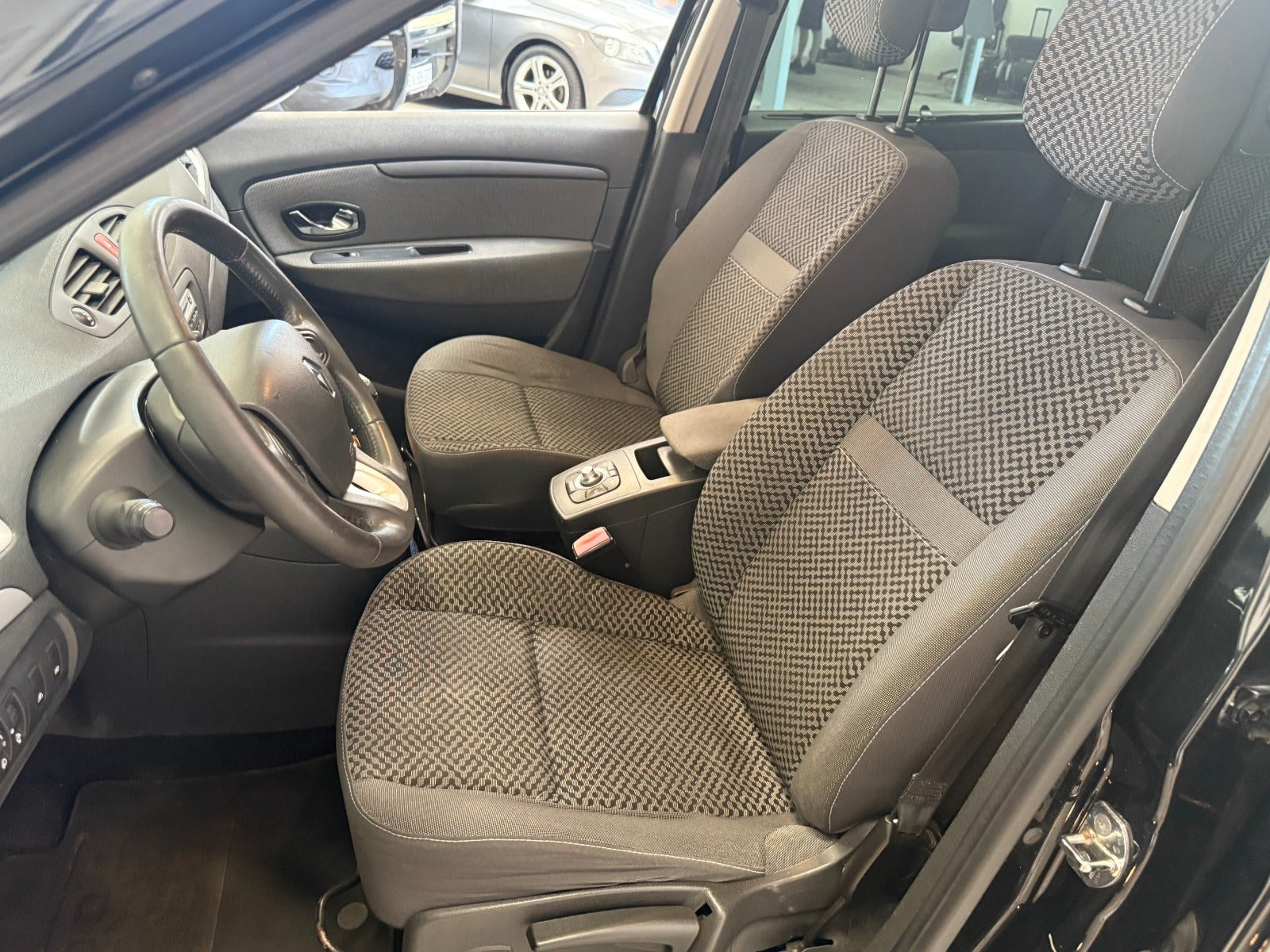 Sort Renault Grand Scenic III fra 2011