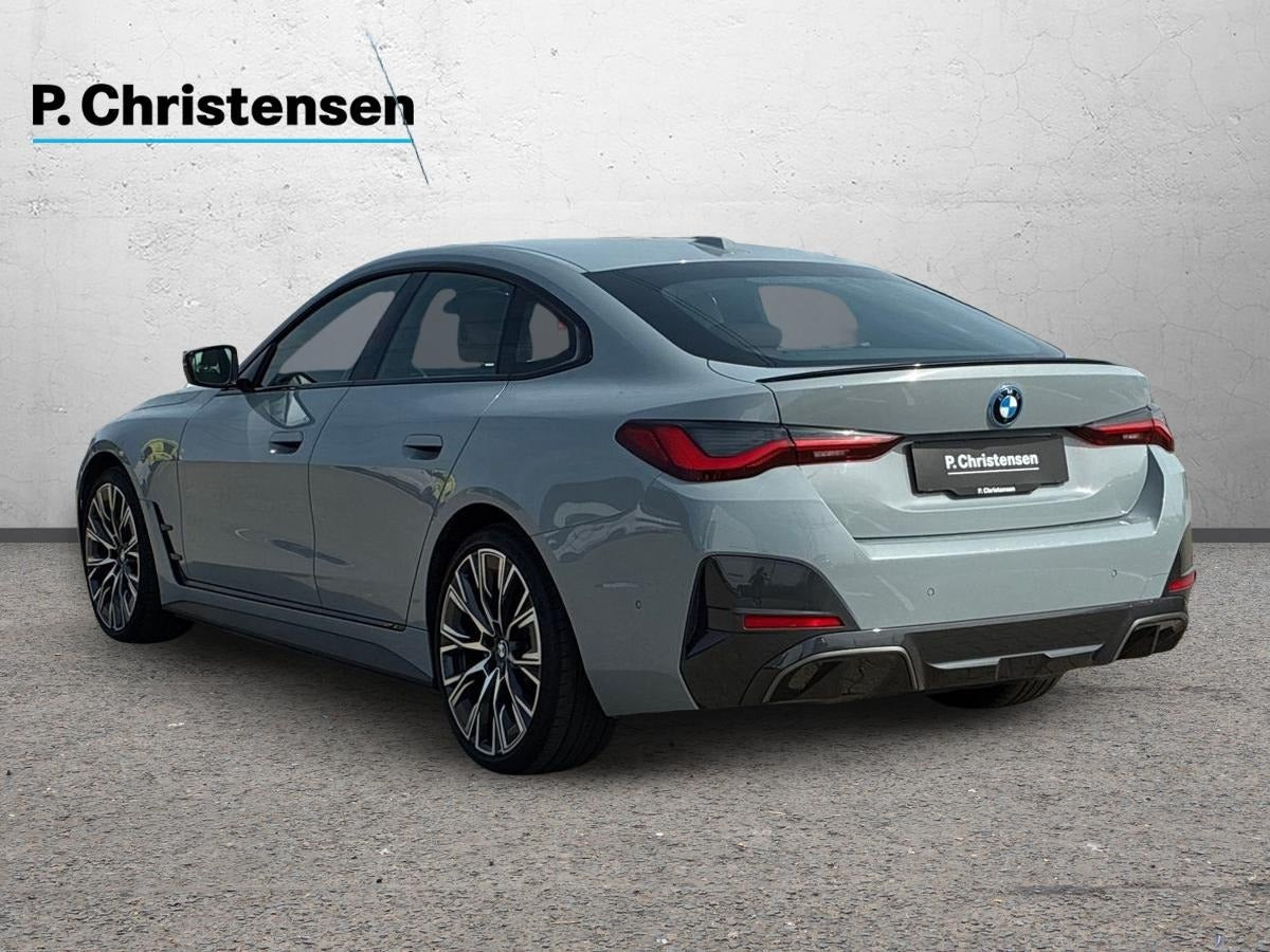 Grå BMW i4 fra 2023