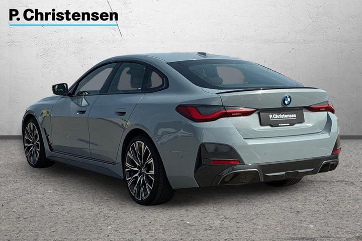 Grå BMW i4 fra 2023