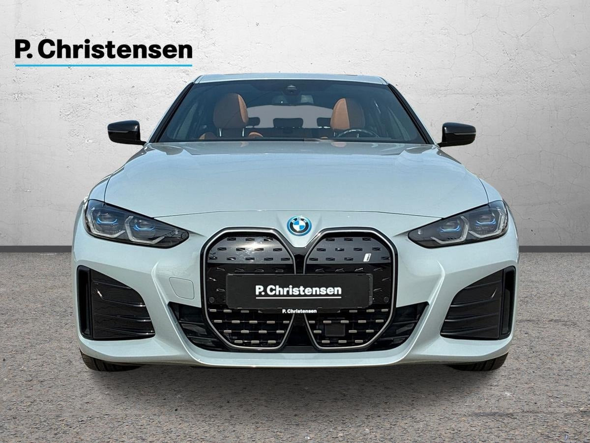 Grå BMW i4 fra 2023