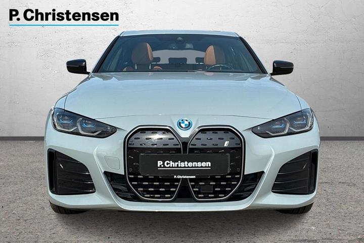 Grå BMW i4 fra 2023