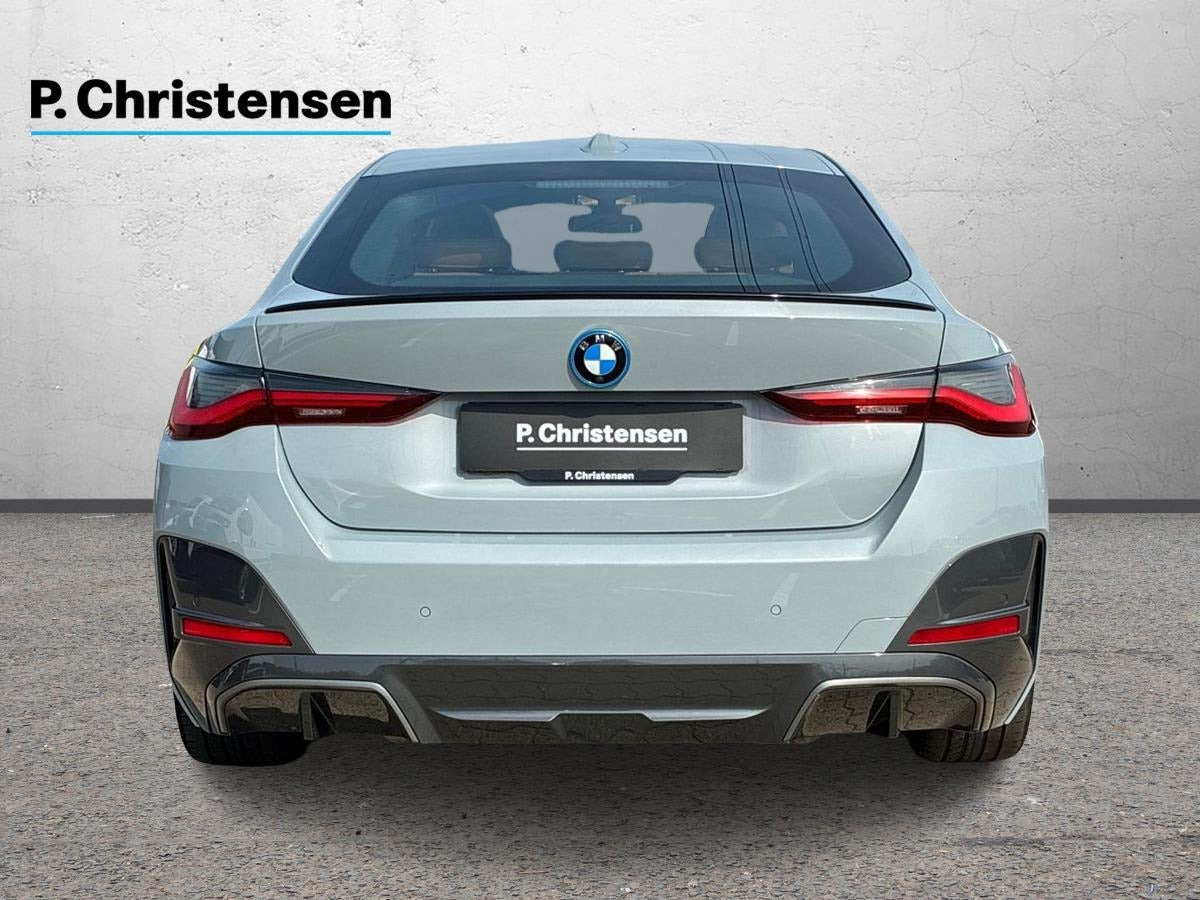 Grå BMW i4 fra 2023
