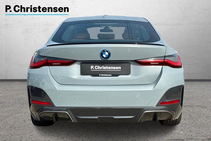 Grå BMW i4 fra 2023