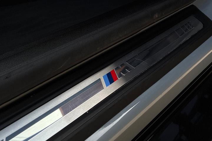 Grå BMW i4 fra 2023