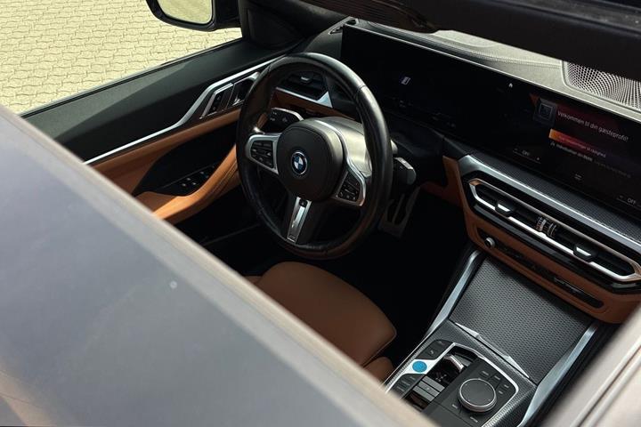 Grå BMW i4 fra 2023