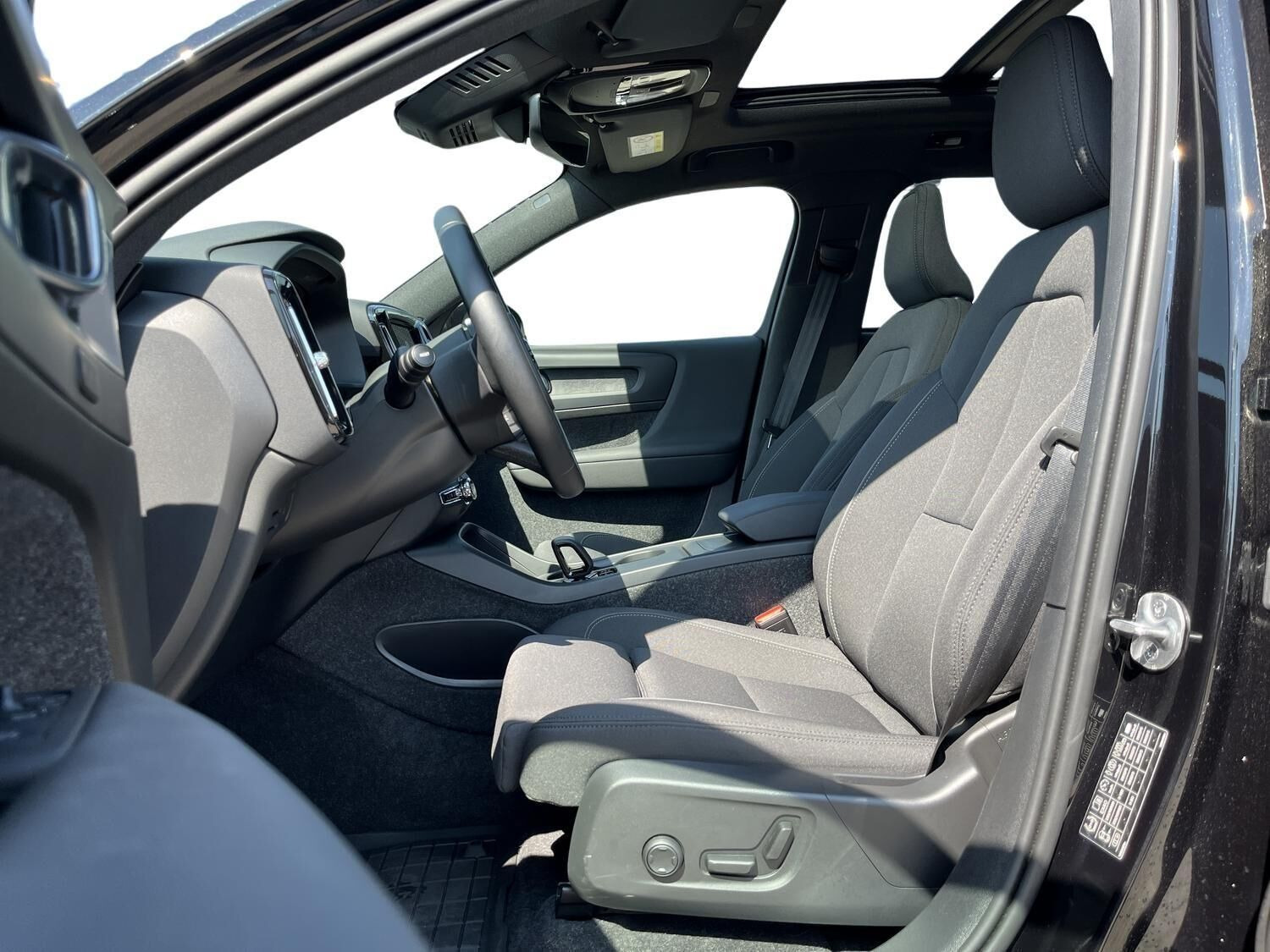 Sort Volvo EX40 fra 2025