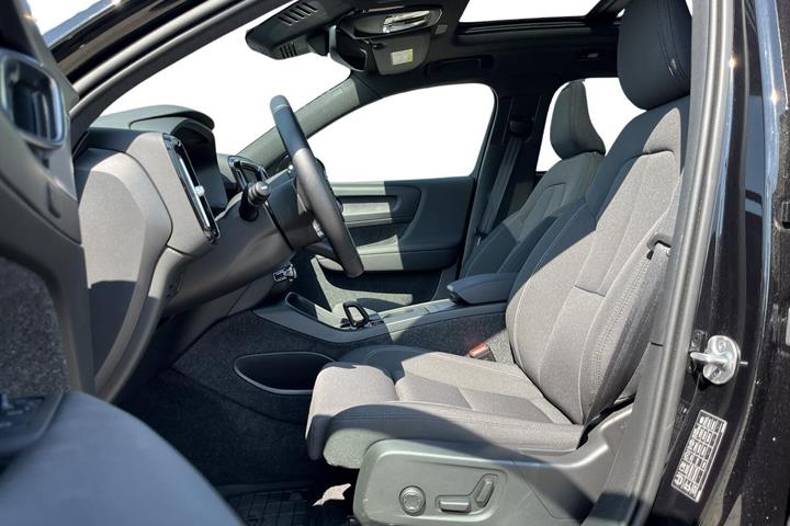 Sort Volvo EX40 fra 2025