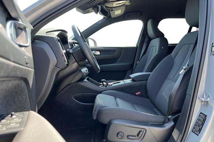 Grå Volvo EX40 fra 2026