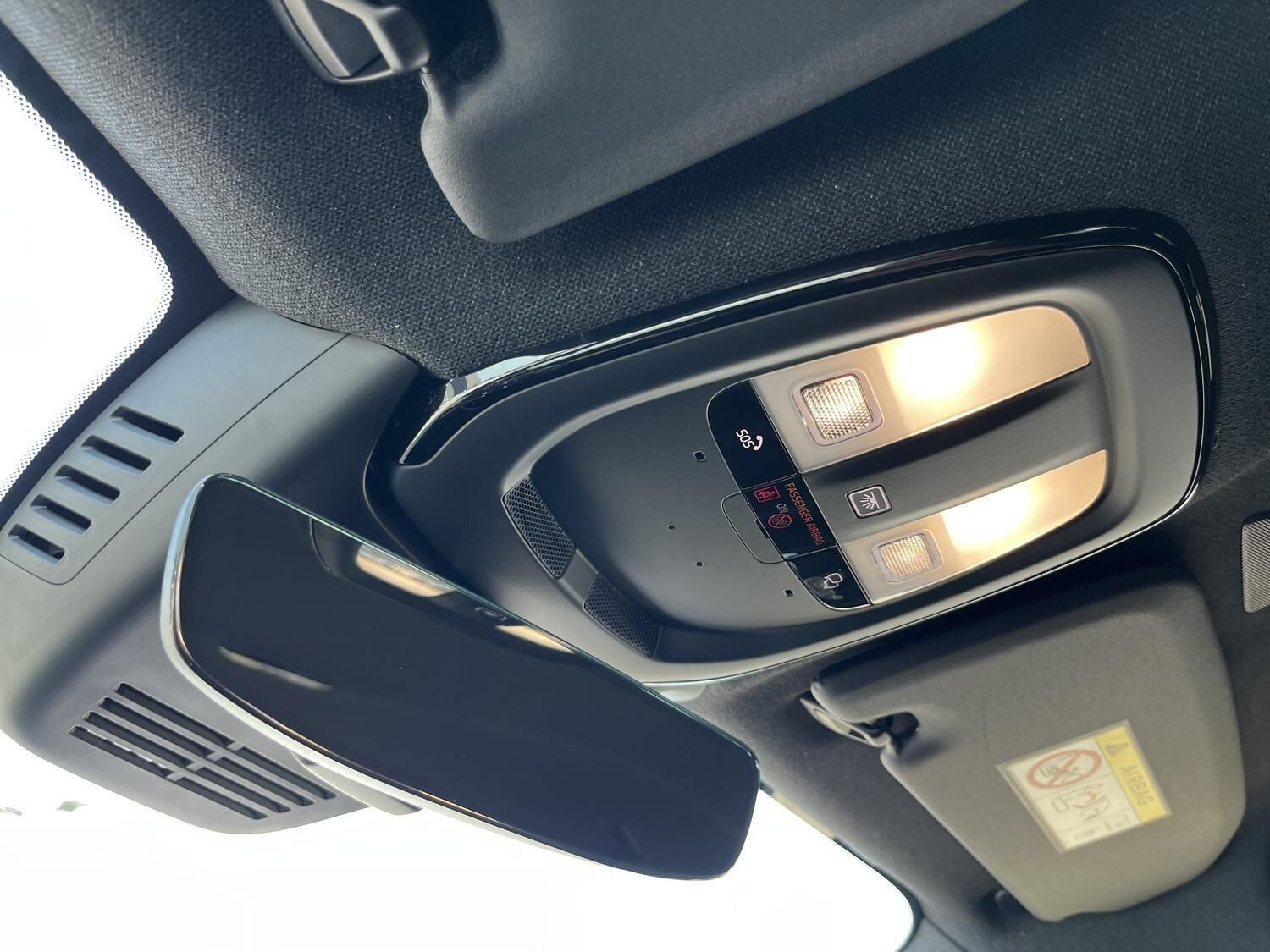 Grå Volvo EX40 fra 2026