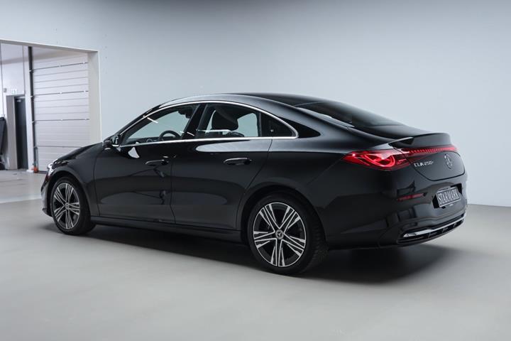Sort Mercedes CLA250+ fra 2025