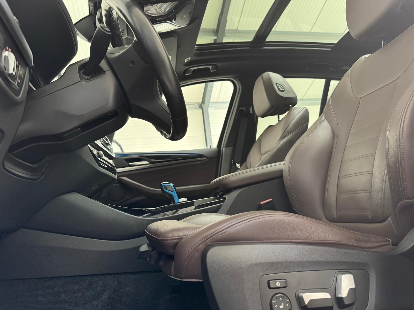 Orange BMW iX3 fra 2022