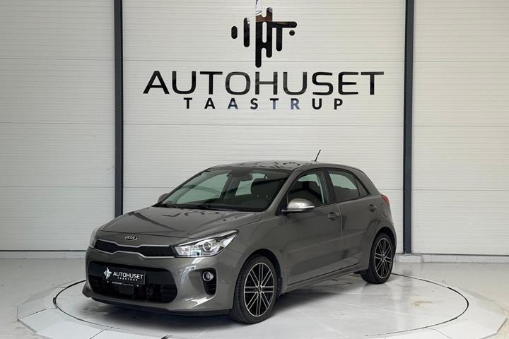 Beige Kia Rio fra 2017