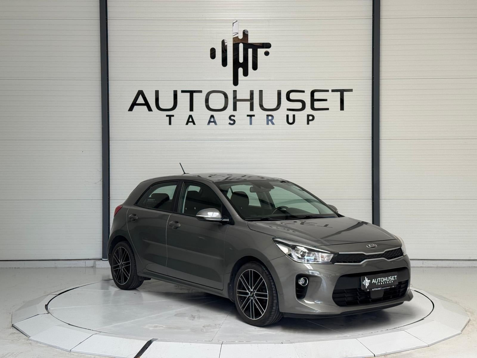 Beige Kia Rio fra 2017