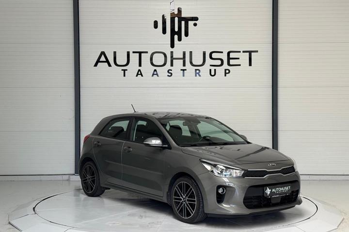 Beige Kia Rio fra 2017