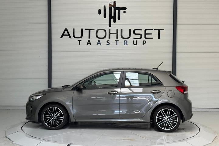 Beige Kia Rio fra 2017