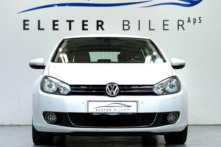 Hvid VW Golf VI fra 2012
