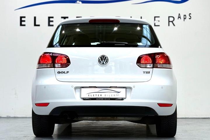 Hvid VW Golf VI fra 2012
