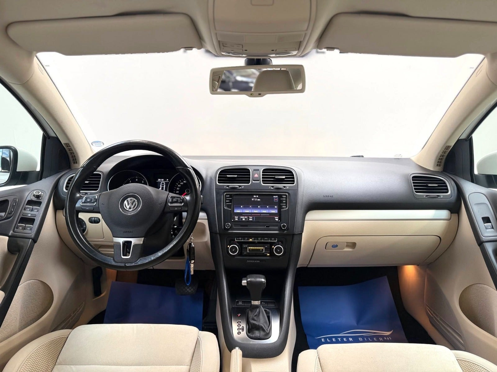 Hvid VW Golf VI fra 2012