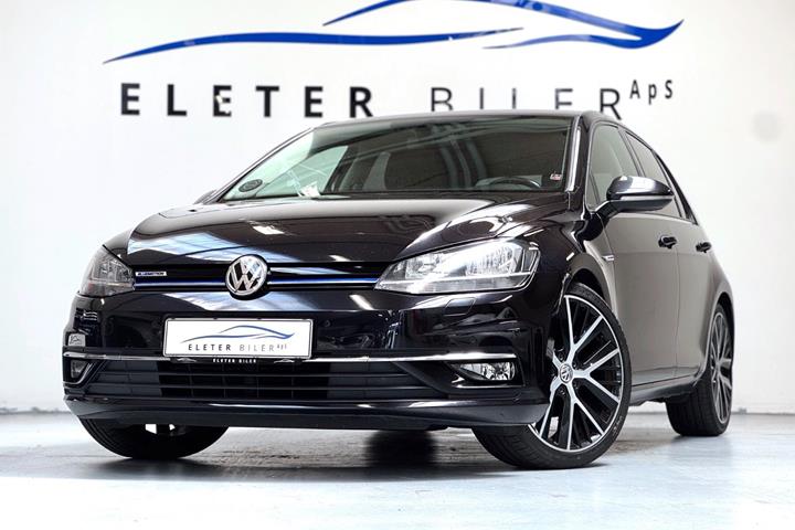 Sort VW Golf VII fra 2018 set udefra