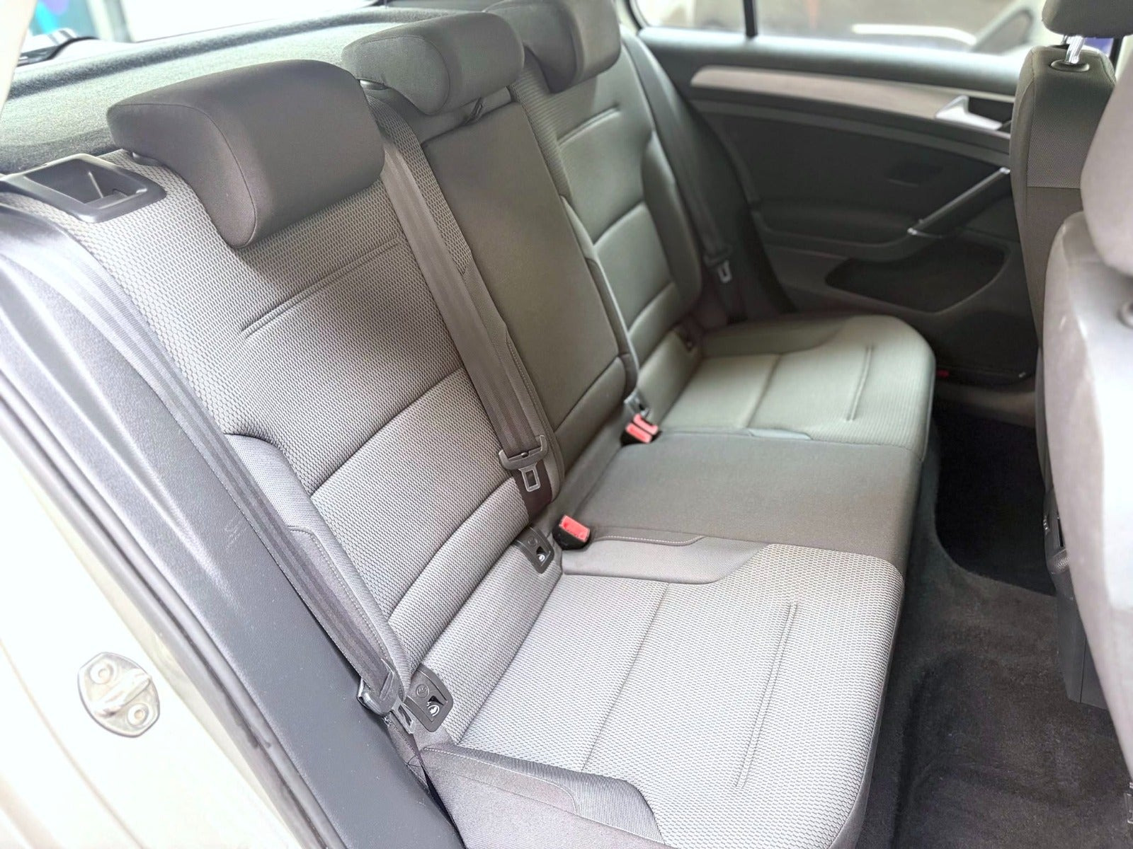 Sølv VW Golf VII fra 2014