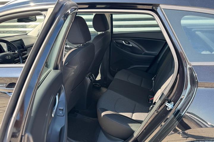 Sort Hyundai i30 fra 2023