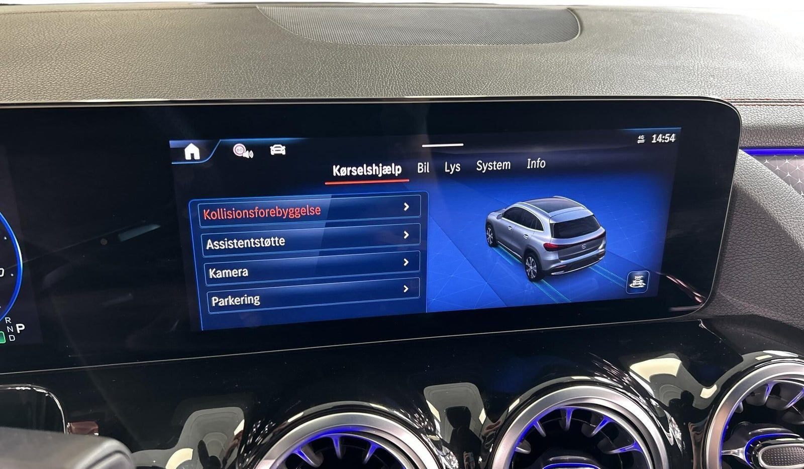 Sølv Mercedes EQA250+ fra 2025