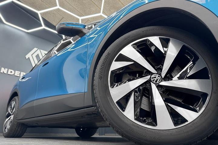 Blå VW ID.4 fra 2025