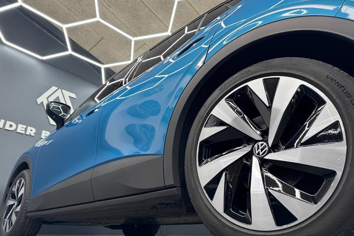 Blå VW ID.4 fra 2025
