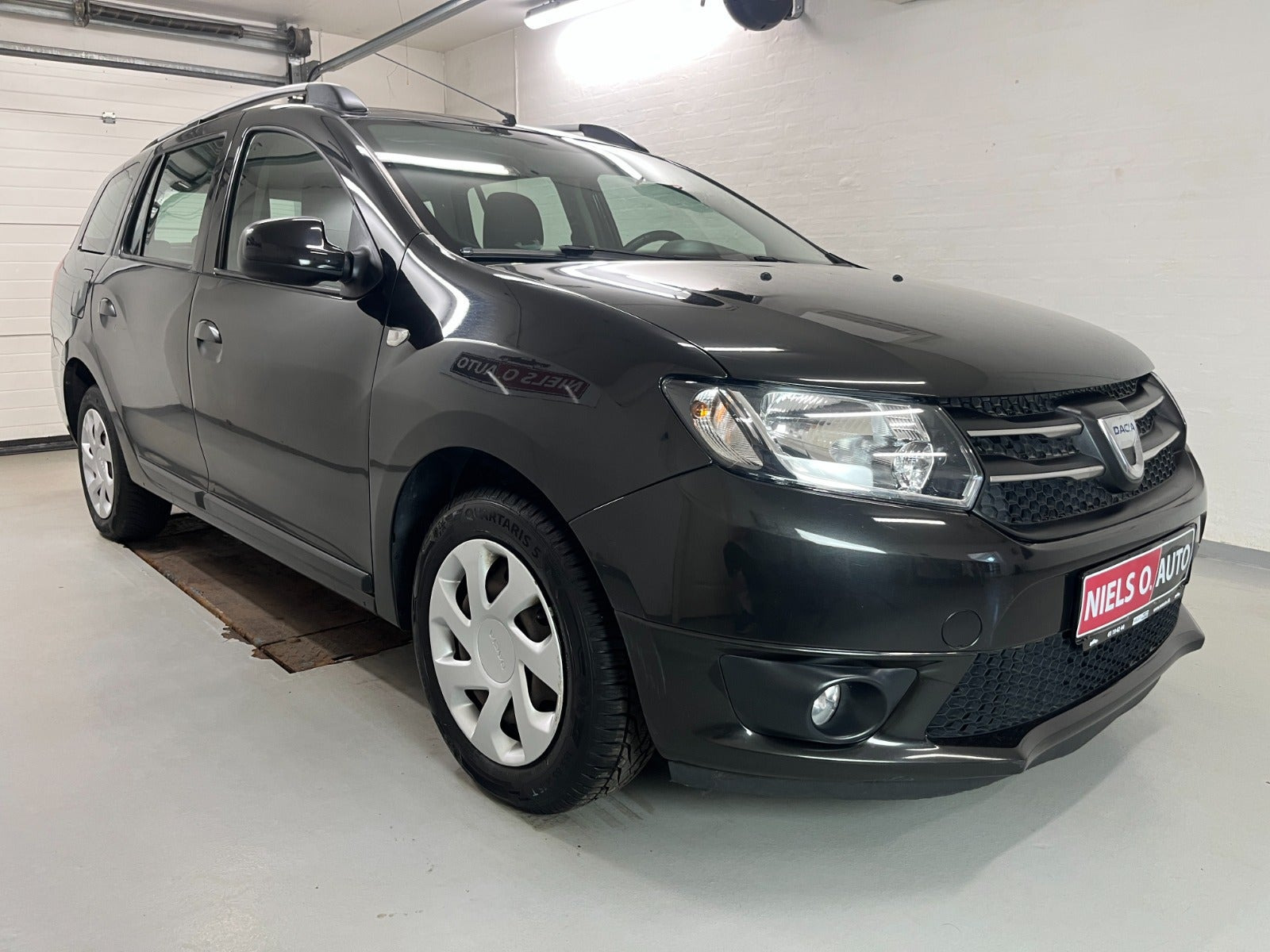 Sort Dacia Logan fra 2016