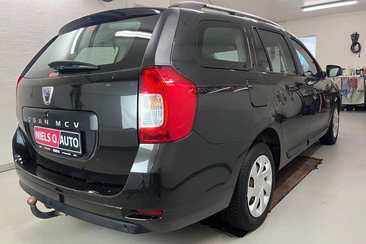 Sort Dacia Logan fra 2016