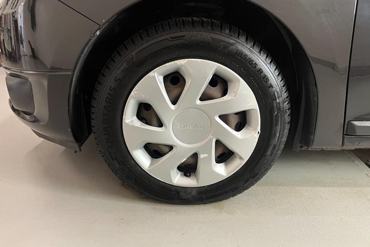 Sort Dacia Logan fra 2016