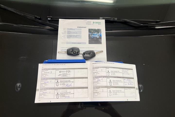 Sort Dacia Logan fra 2016