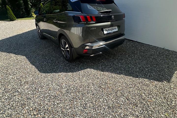 Grå Peugeot 3008 fra 2019