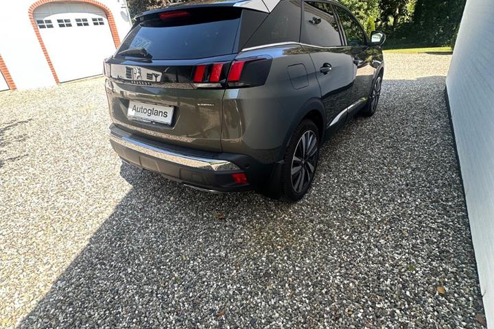 Grå Peugeot 3008 fra 2019